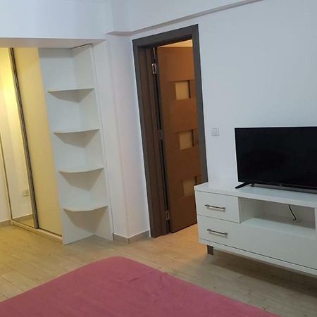Tina Apartament 2 クラヨーヴァ エクステリア 写真