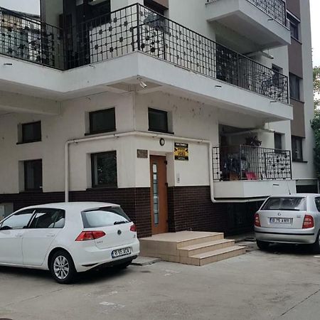 Tina Apartament 2 クラヨーヴァ エクステリア 写真