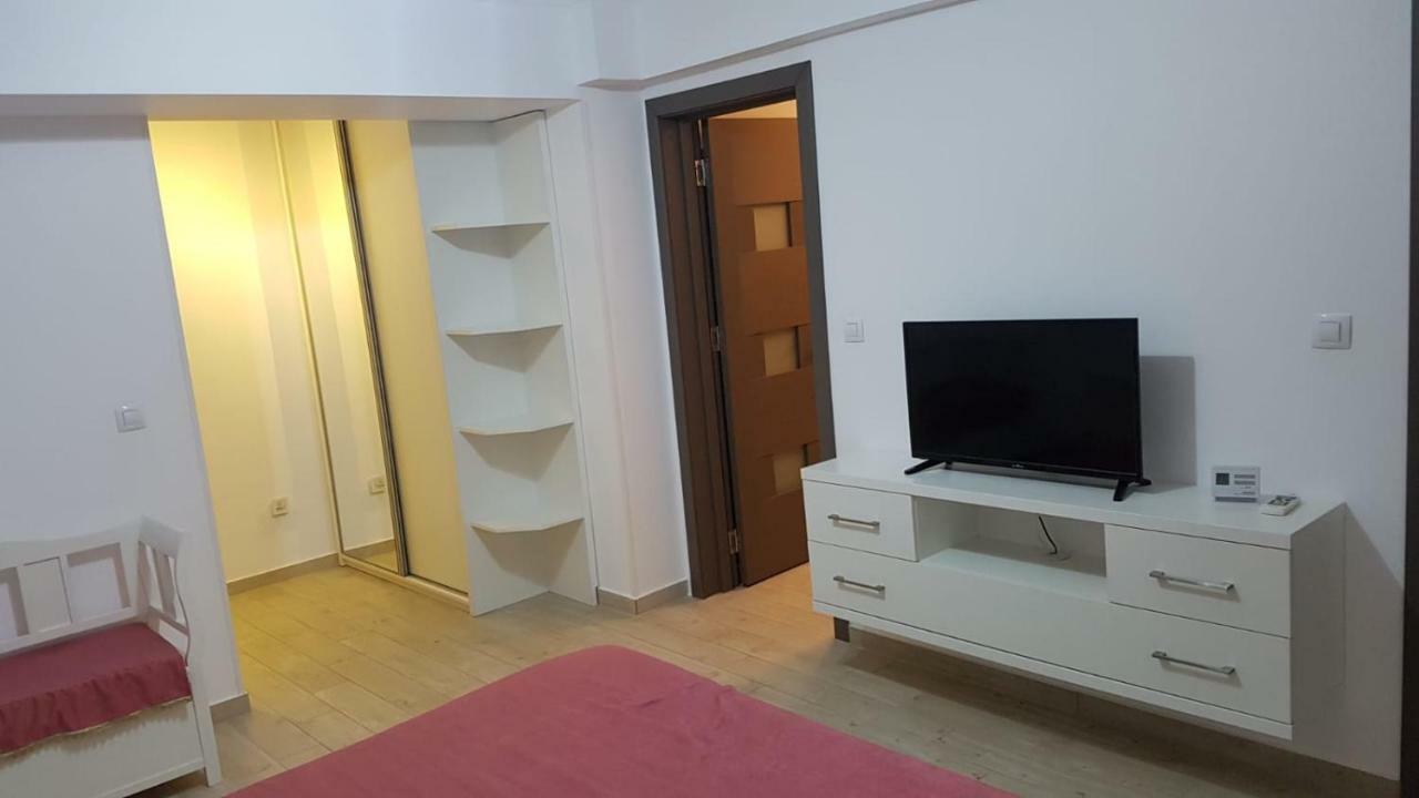 Tina Apartament 2 クラヨーヴァ エクステリア 写真