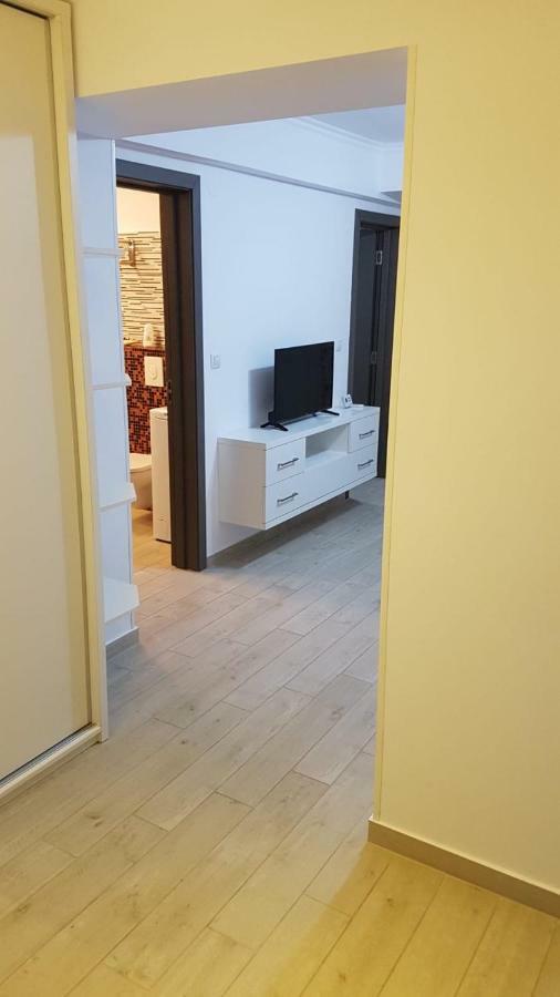 Tina Apartament 2 クラヨーヴァ エクステリア 写真